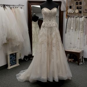 Christina Wu, 15563, size 10